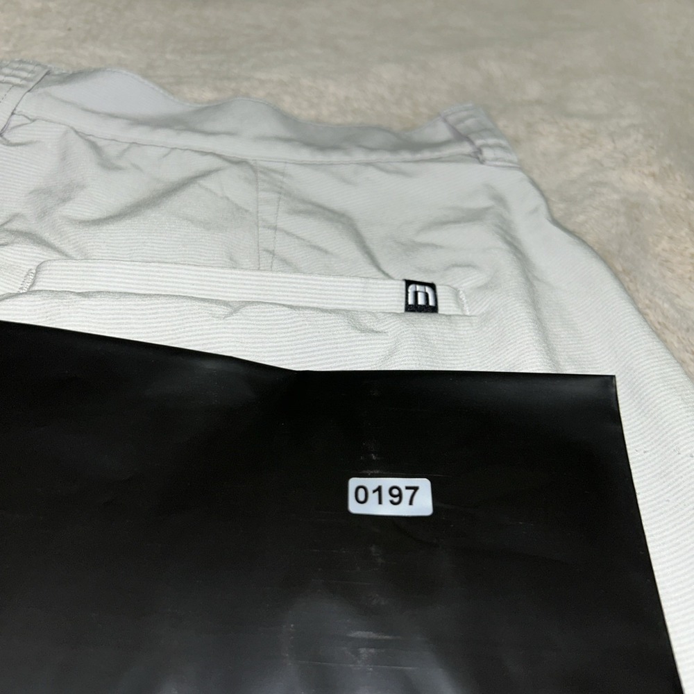 Travis Mathew Men's Grey Stripe Texture Golf Stretch Casual Shorts Size 34 x 9" - Picture 8 of 8